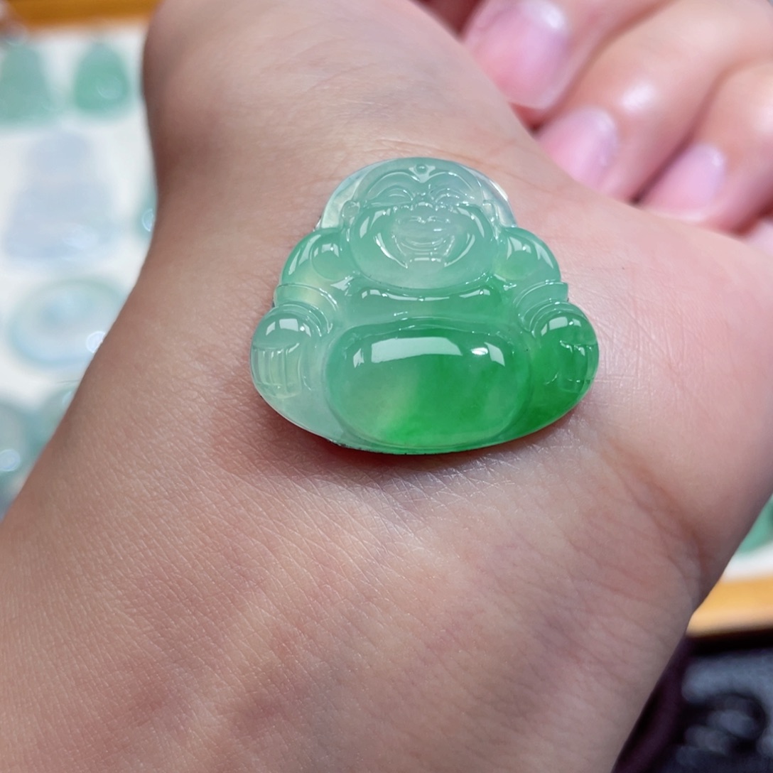 翡翠未镶嵌颈饰佛公