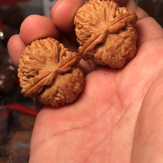 文玩核桃吊坠白狮子32