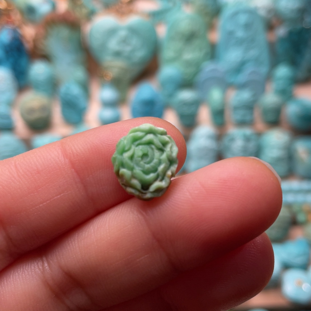 绿松石未镶嵌颈饰