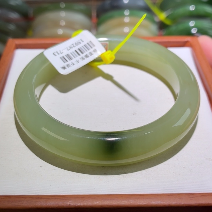 和田玉未镶嵌手镯 56 57