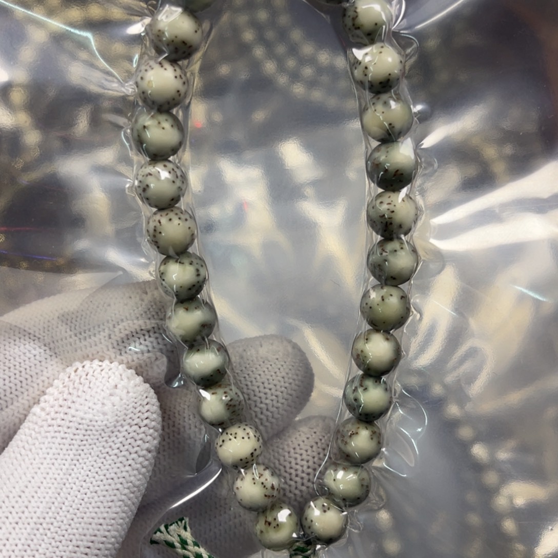 手串星月菩提8m龙蛋玉化绿包白
