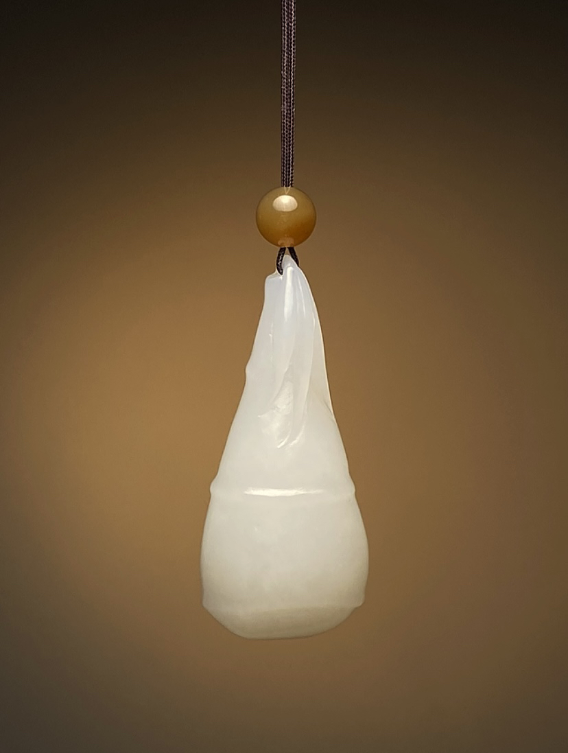 和田玉俄料《竹笋》款式精美简约 尺寸40*17.6*11.8㎜重10.6克