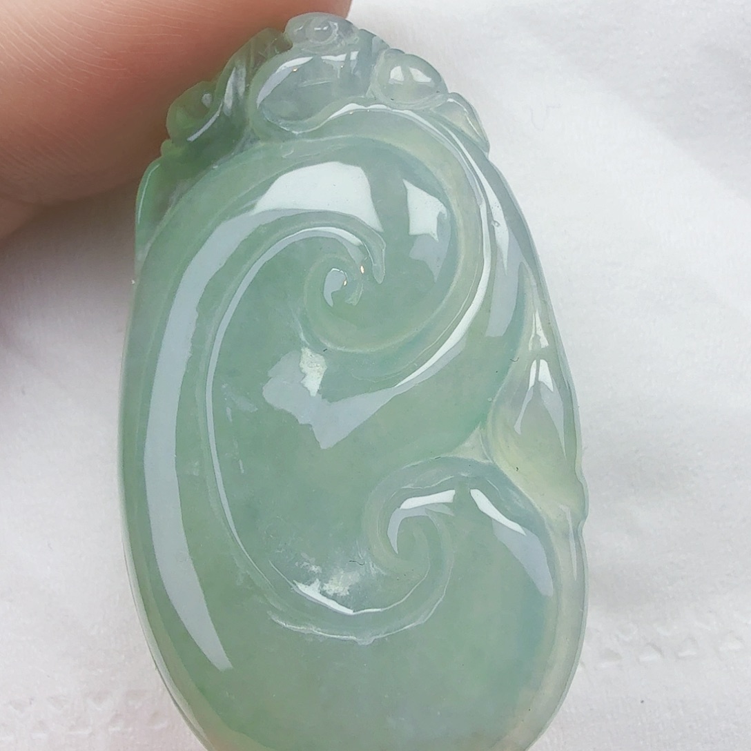 翡翠颈饰未镶嵌如意