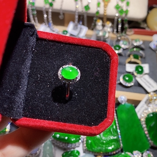 翡翠未镶嵌戒指戒指