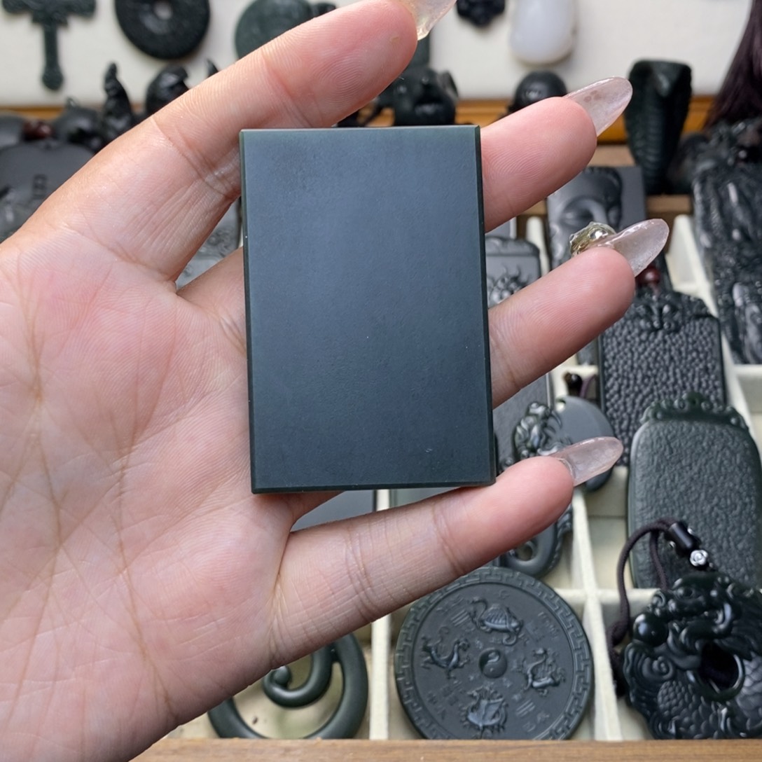 释***,和田玉未镶嵌颈饰