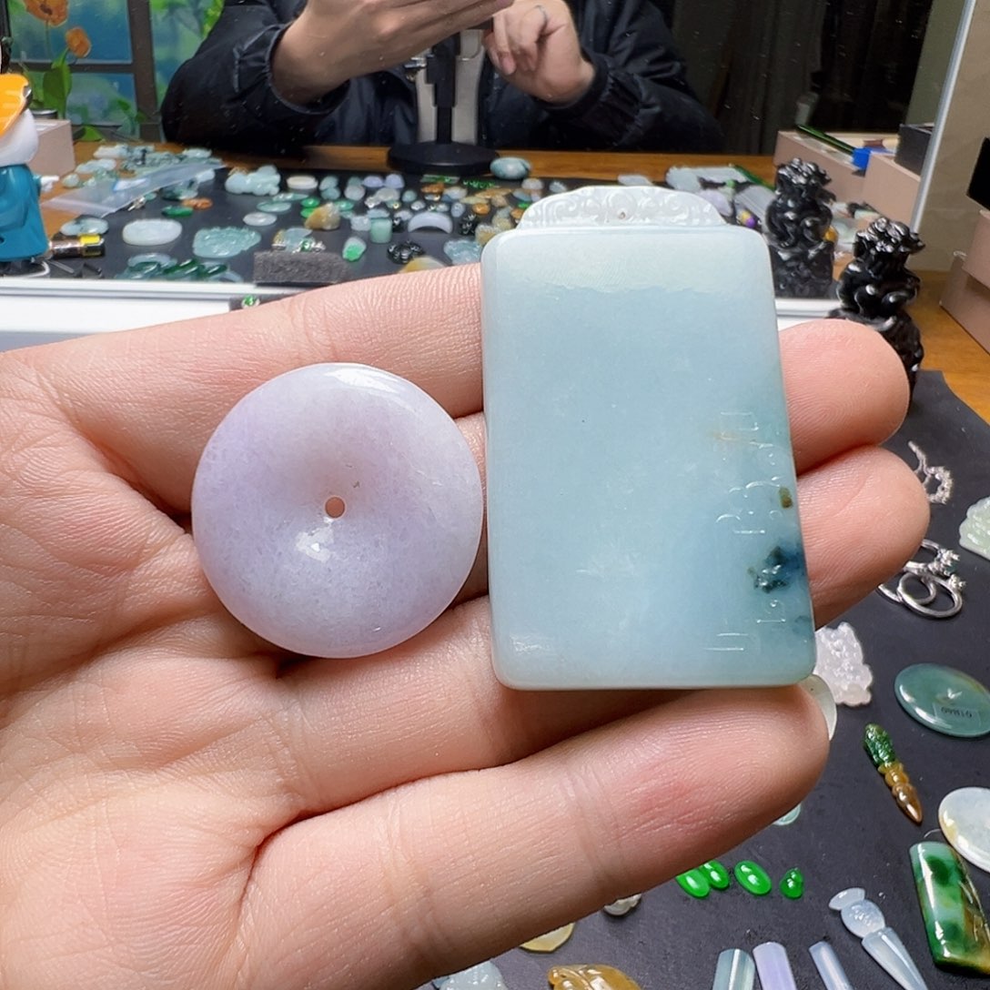 翡翠未镶嵌颈饰挂件