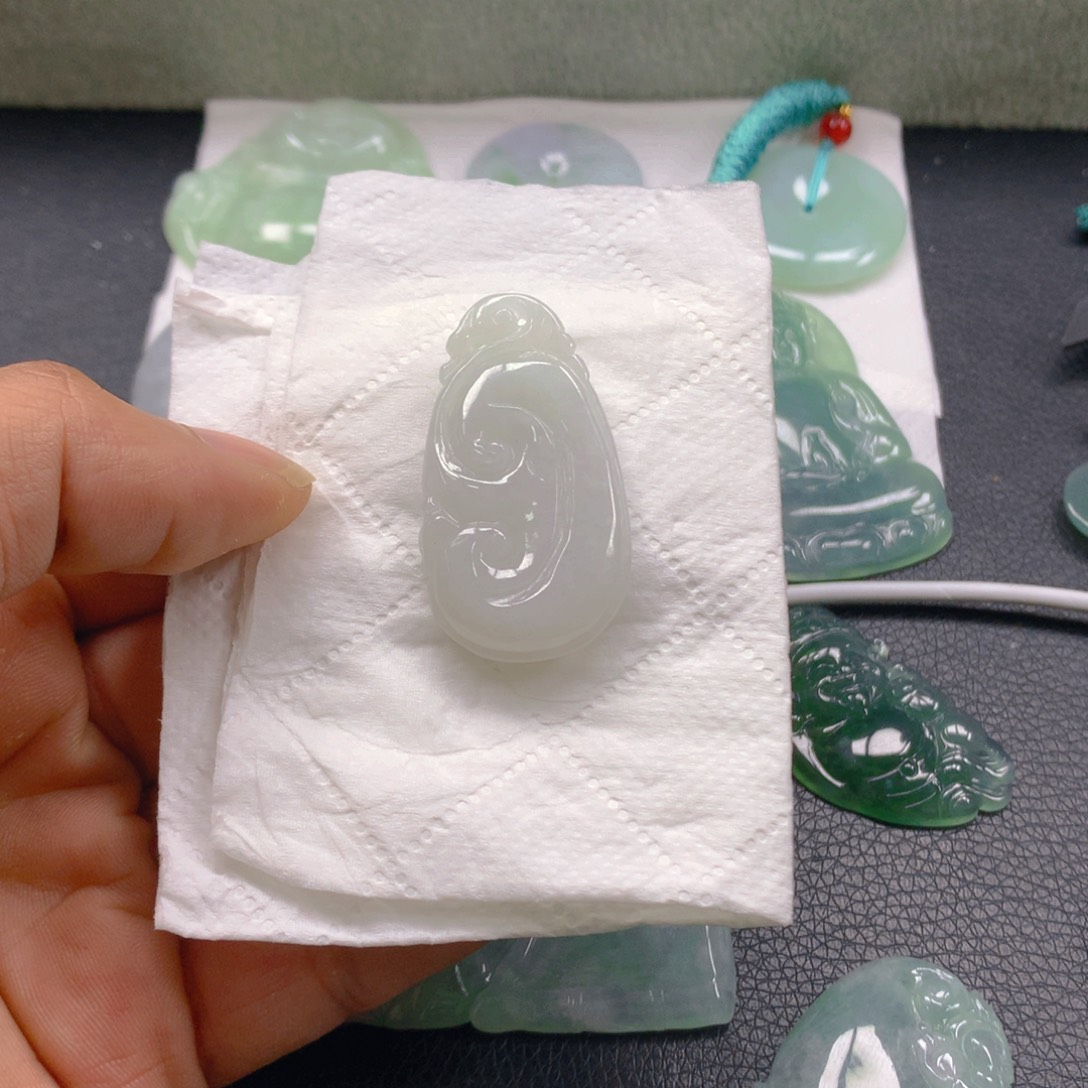 翡翠未镶嵌颈饰翡翠