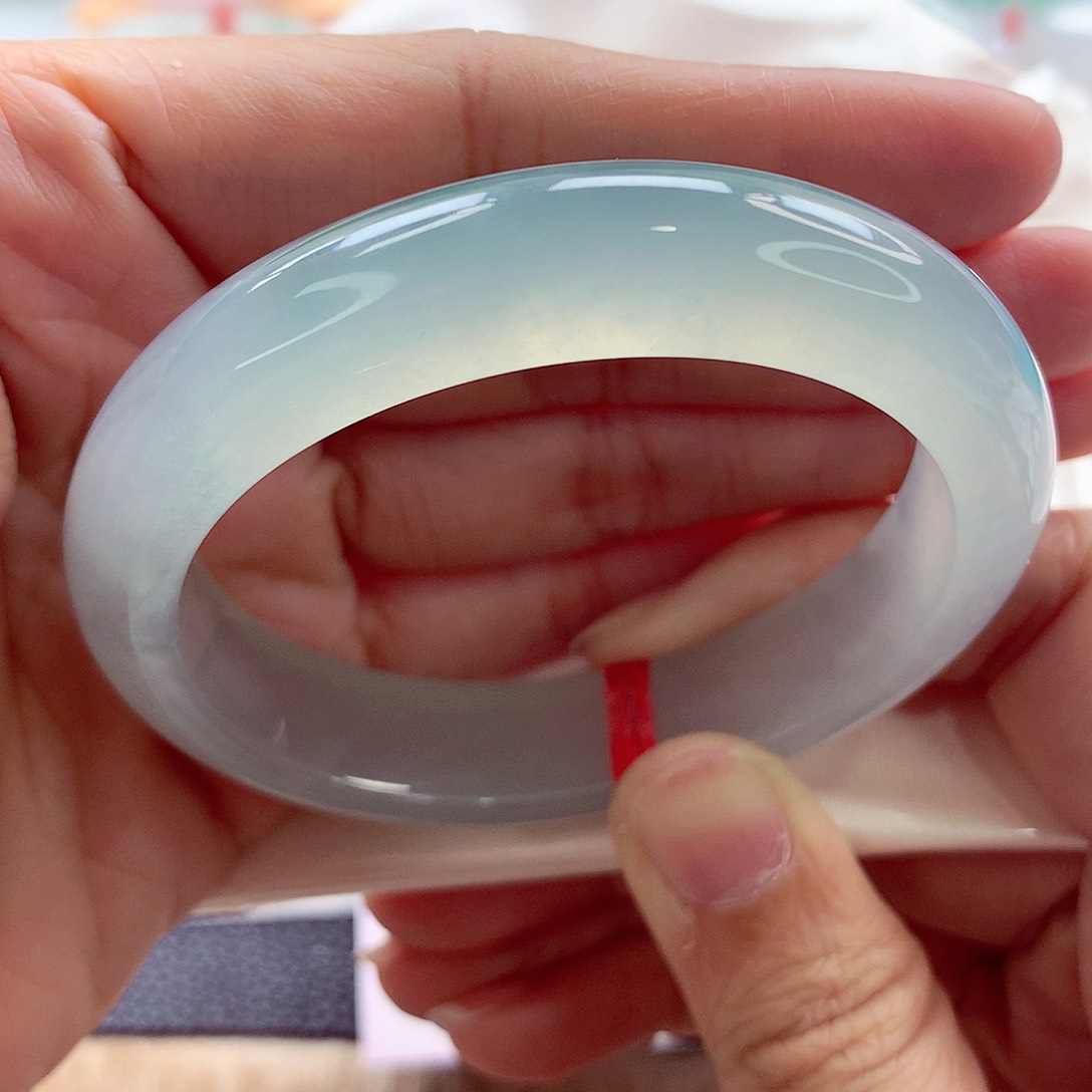 翡翠手镯（贵妃镯）未镶嵌蓝钢全条炸光毕业A