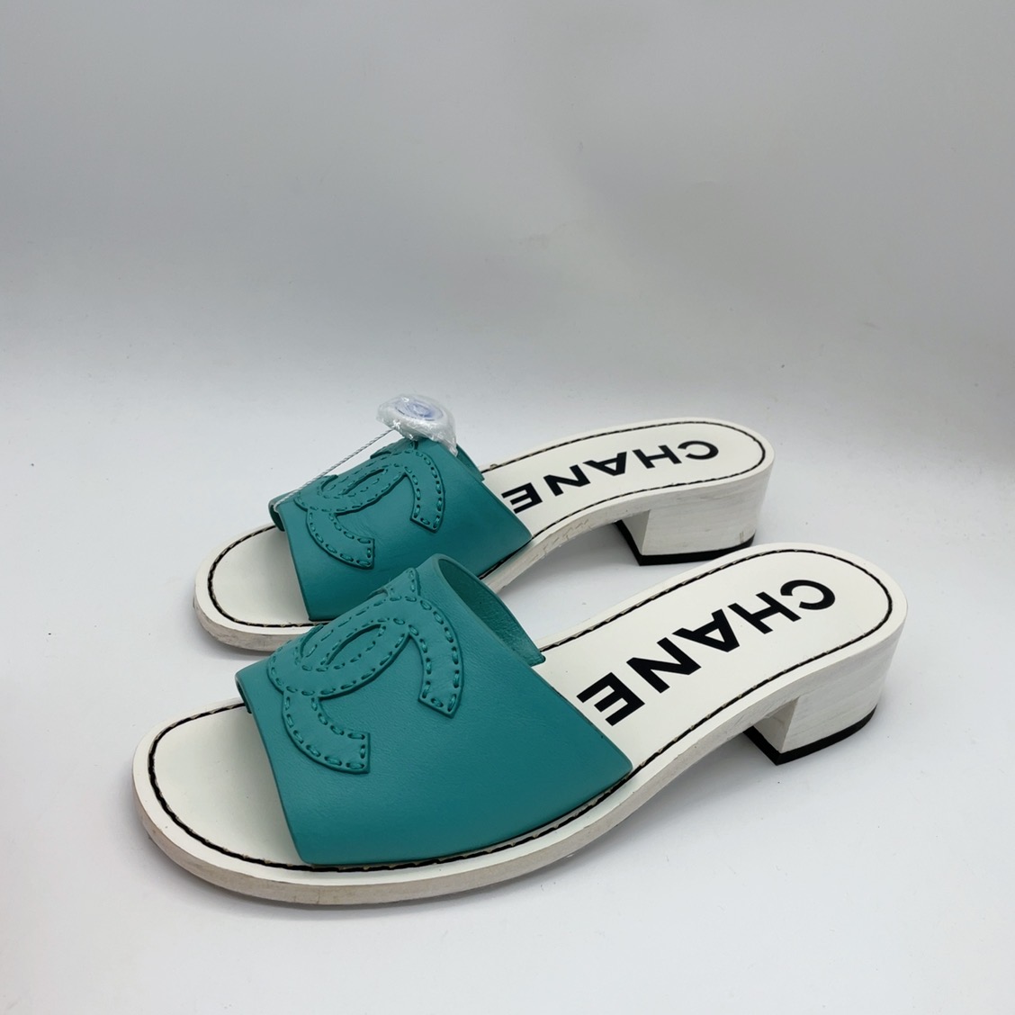 95新 Chanel/香奈儿 36.5码白绿色拖鞋my372