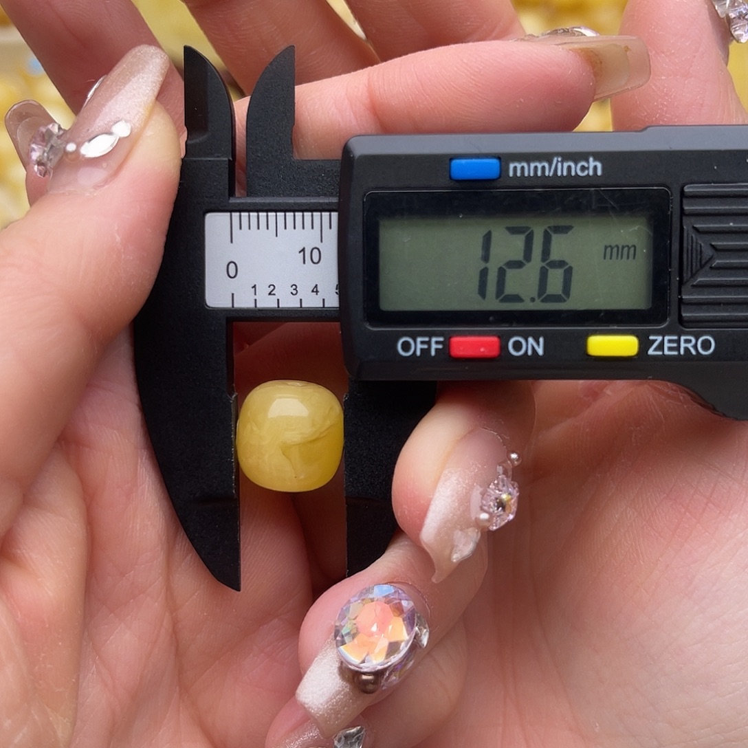 临****琥珀未镶嵌裸石蜜蜡微瑕老型鸽