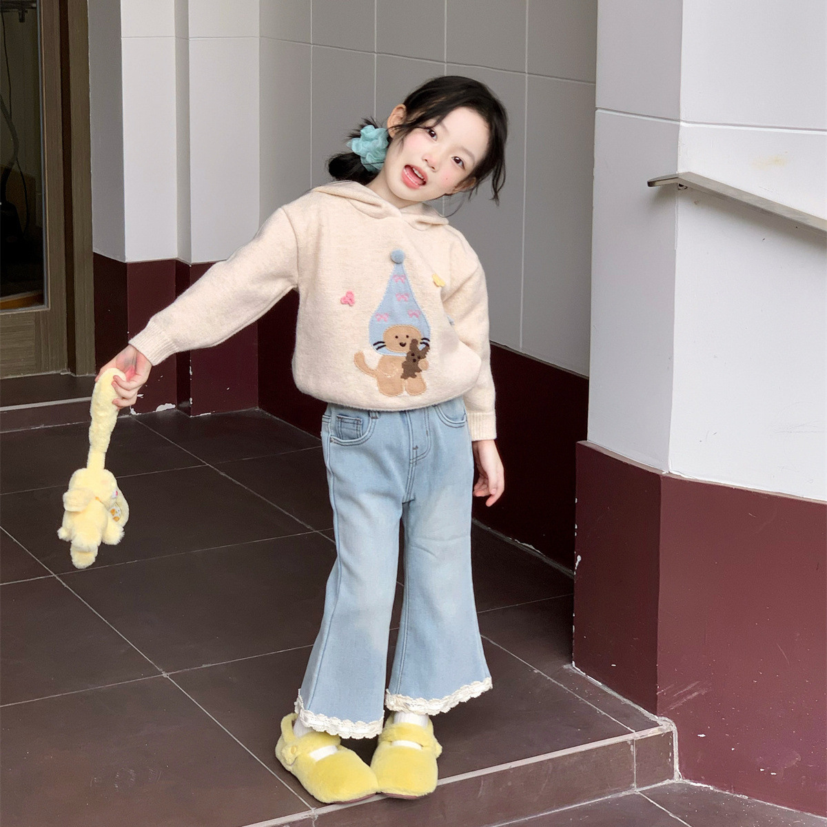 空空子.Studio【尖尖帽】2025冬季女童洋气卡通毛衣加绒牛仔裤套装