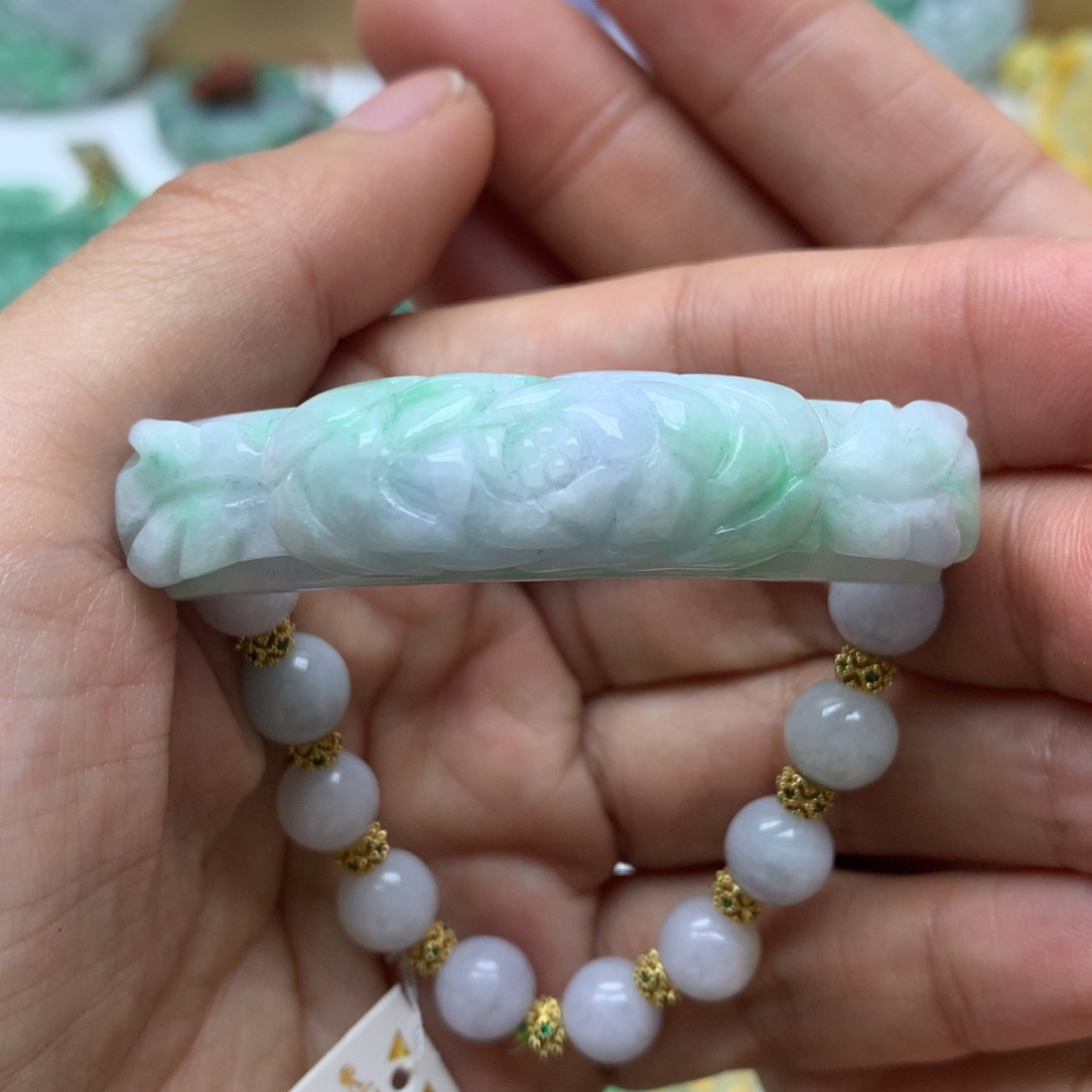 翡翠颈饰未镶嵌翡翠