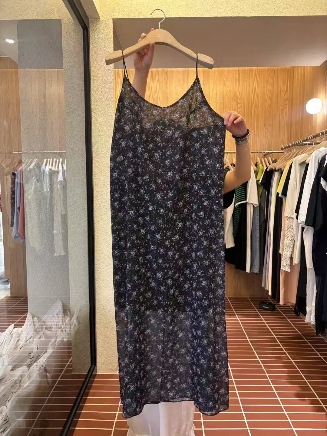 东大门正品现货 碎花吊带裙