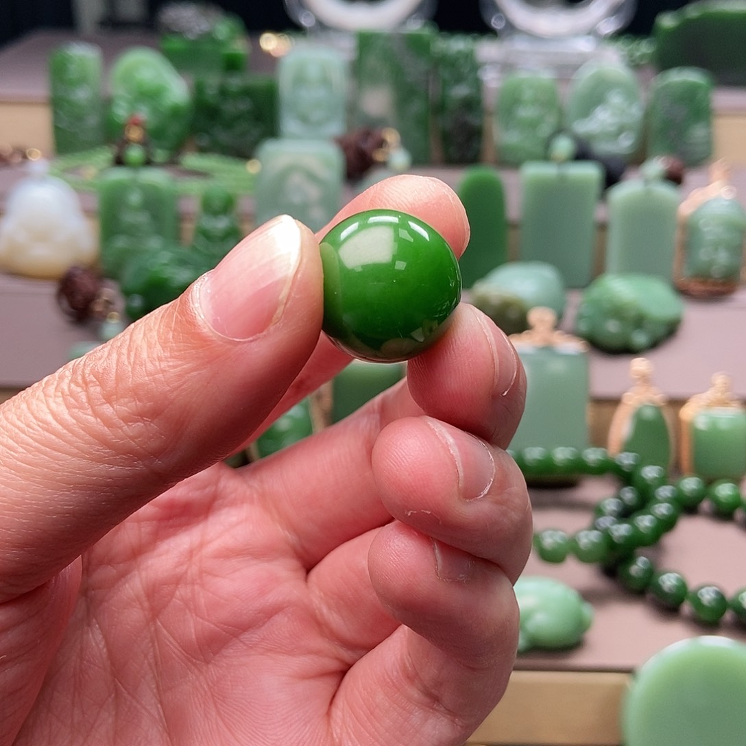 和田玉（碧玉）颈饰未镶嵌树*