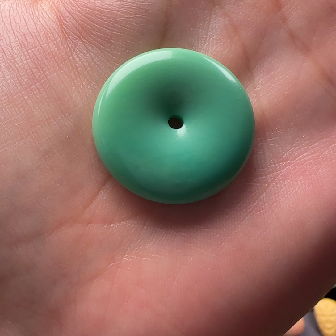 勇***郎石英质玉未镶嵌颈饰