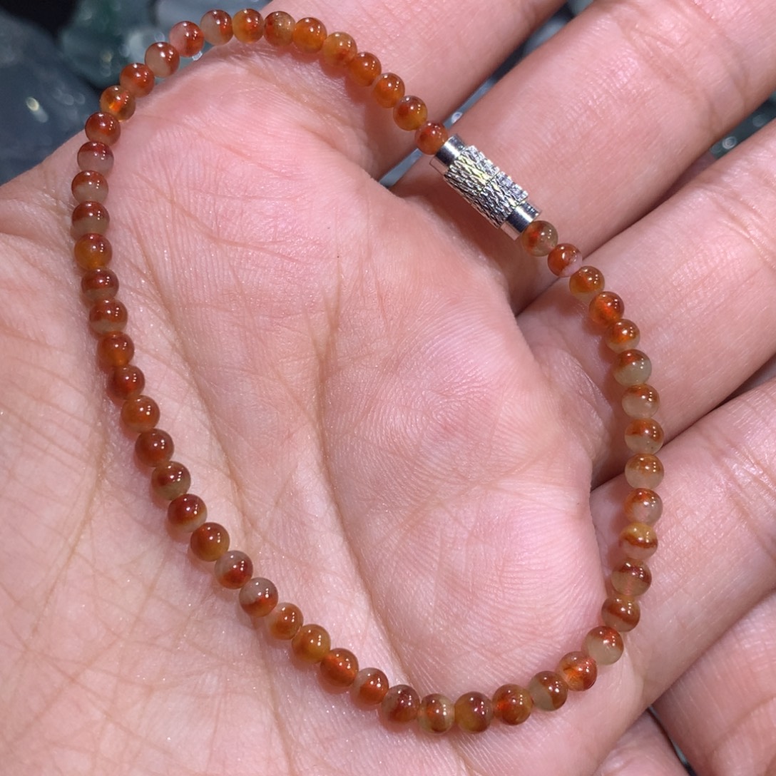 翡翠裸石未镶嵌红翡手串