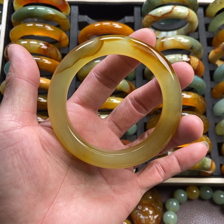 蛇纹石玉手镯未镶嵌毛*