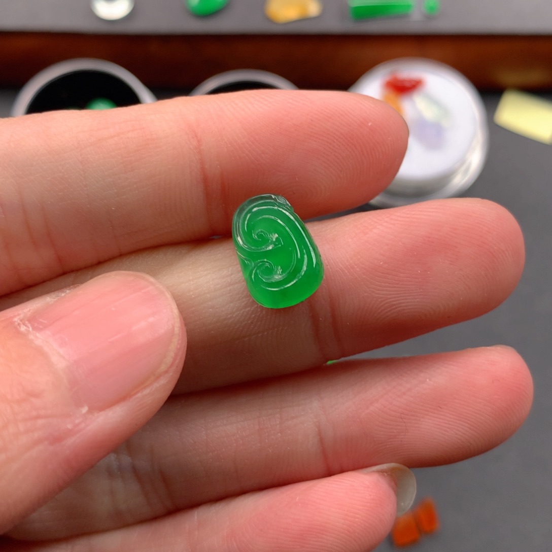 翡翠颈饰未镶嵌如意