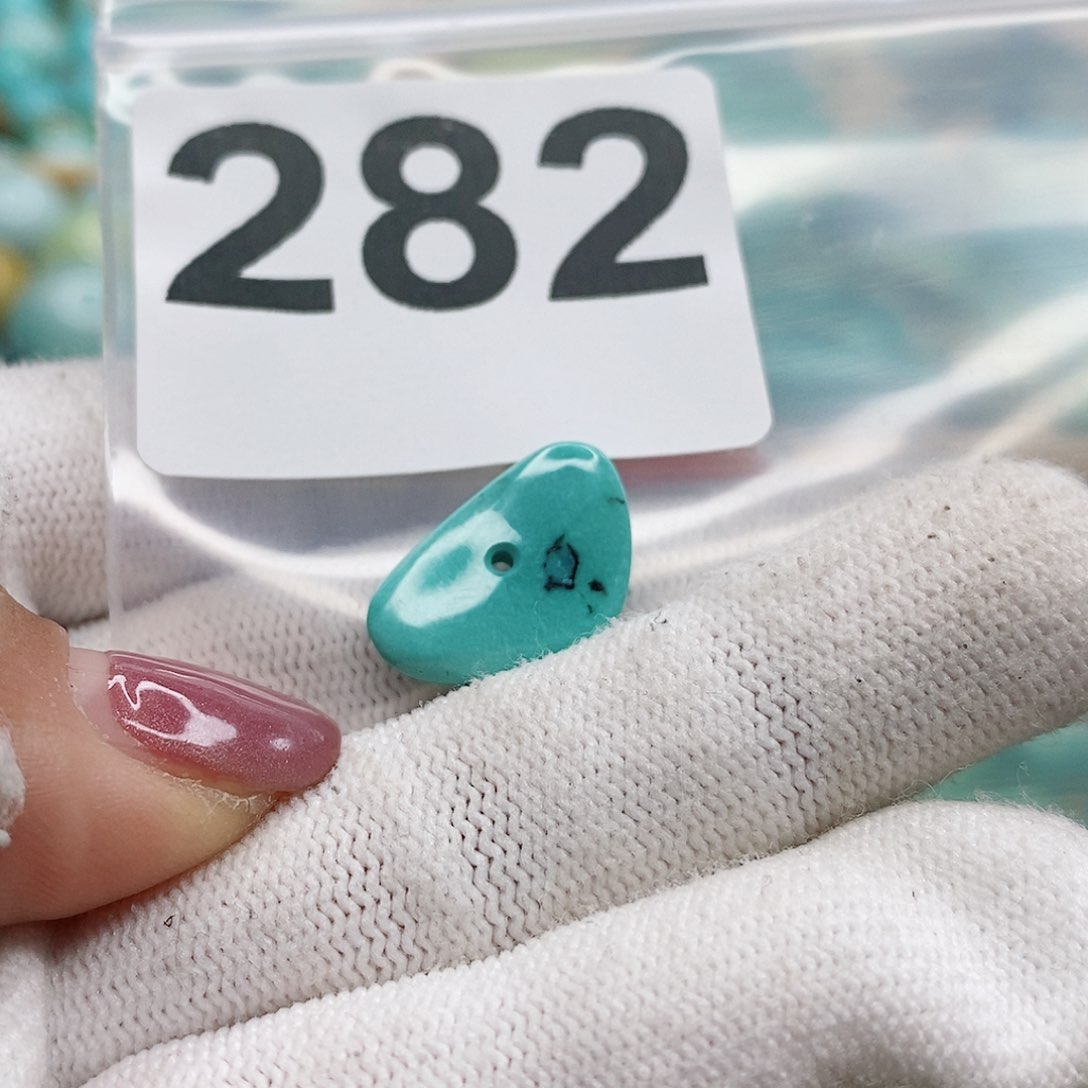 绿松石颈饰未镶嵌