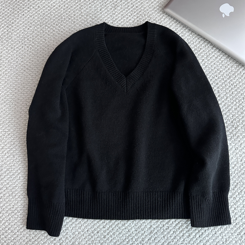 【椿屿凡】丨“热烘烘” 巨保暖黑色V领慵懒高级感套头羊毛毛衣