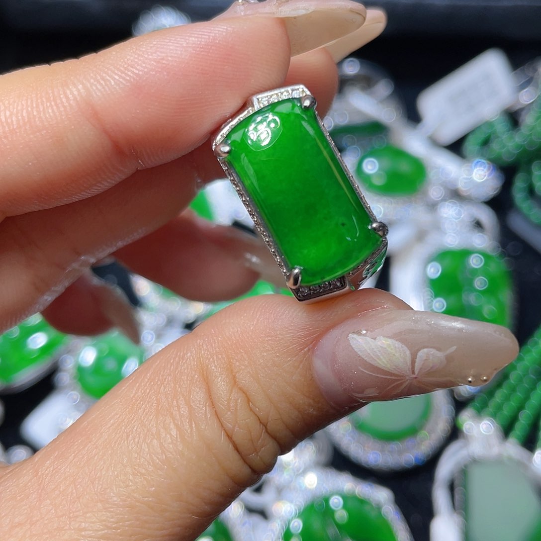 翡翠颈饰银S925镶嵌翡翠