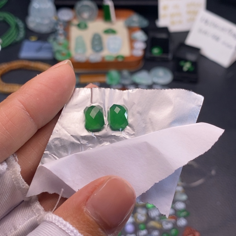 【闪购商品】翡翠挂件未镶嵌切割