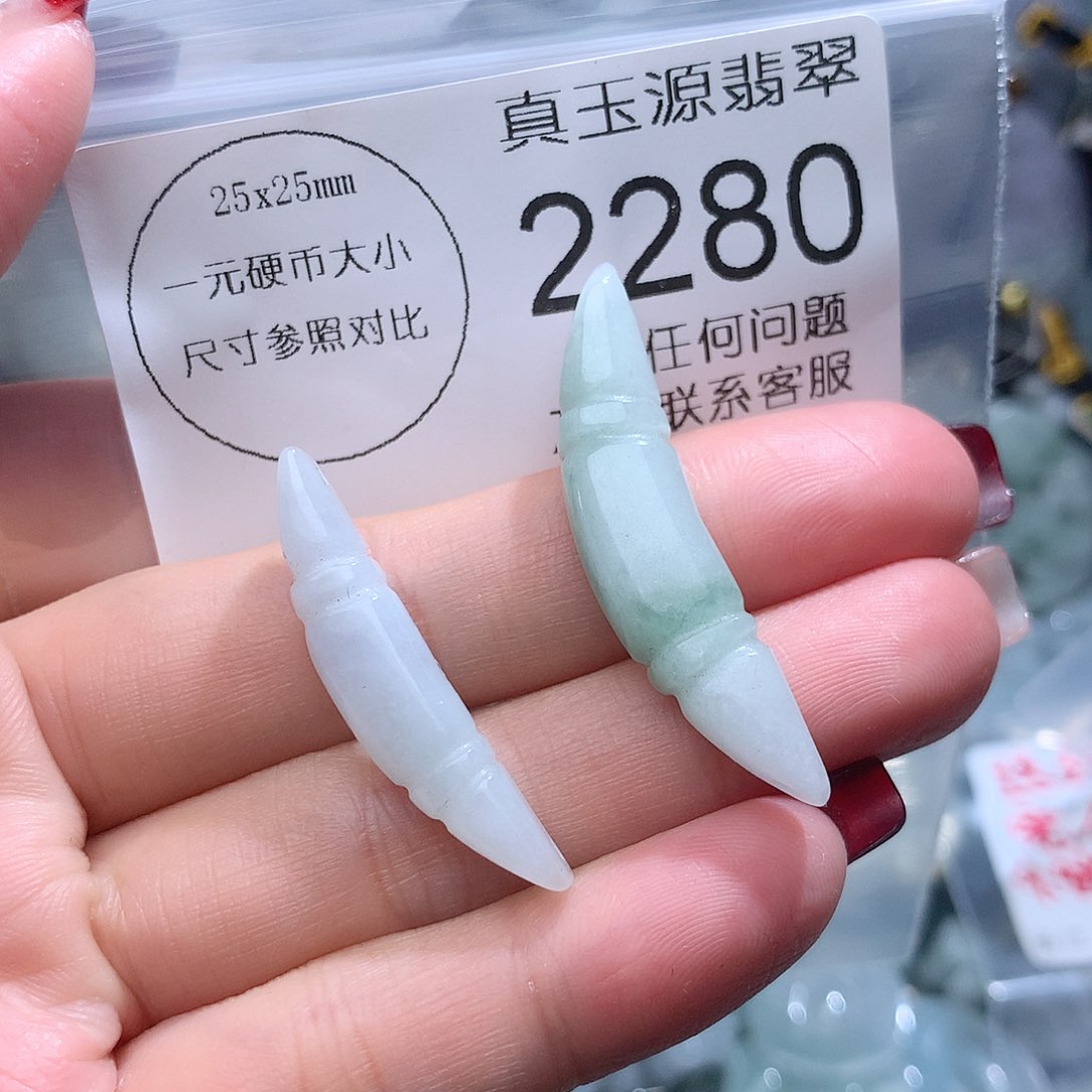 翡翠颈饰未镶嵌2280。