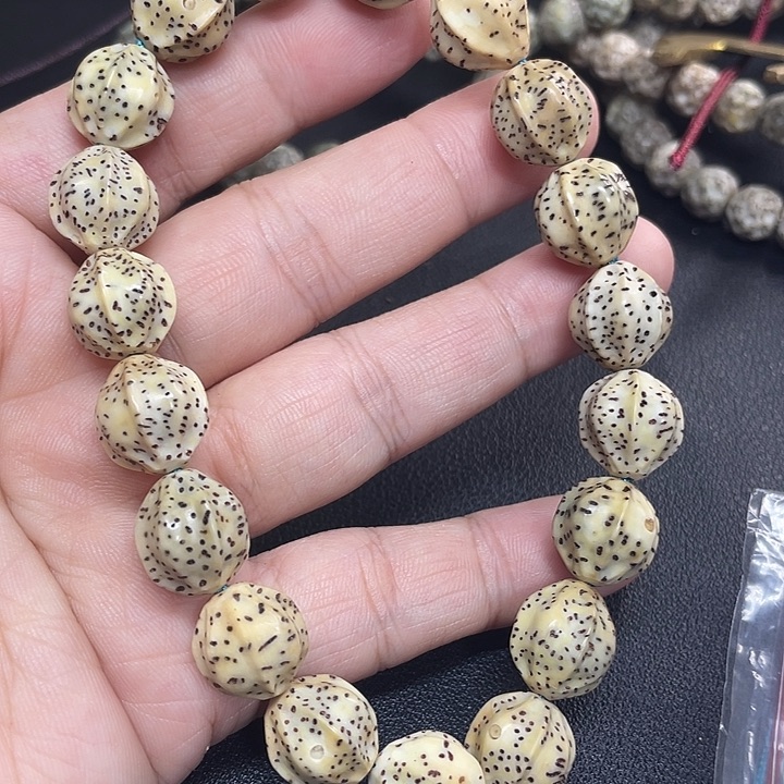 星月菩提吊坠清库存橄榄核雕