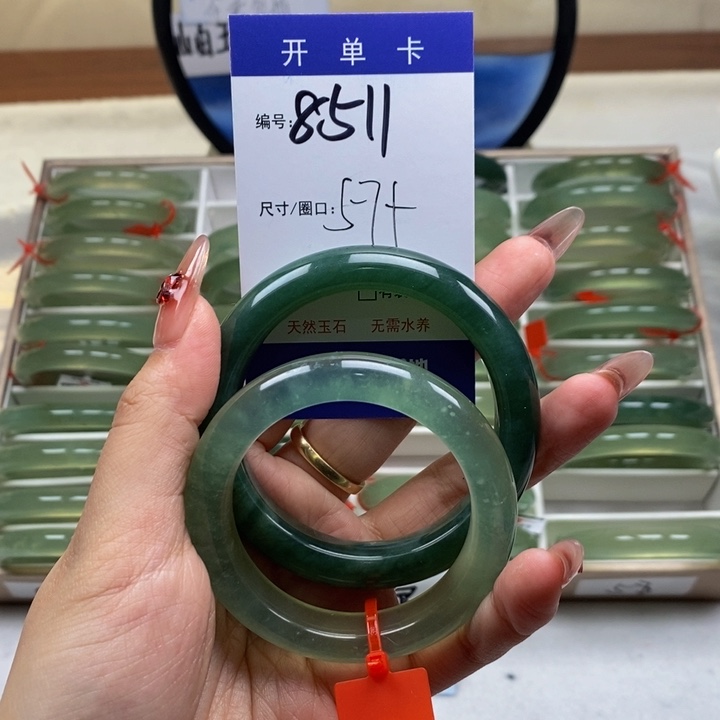 蛇纹石玉手镯未镶嵌财****贝