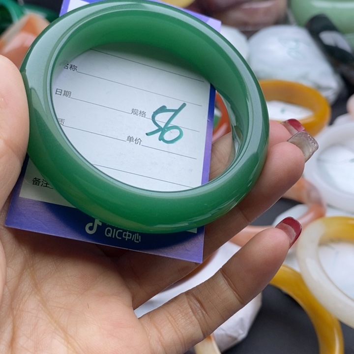 石英质玉手镯未镶嵌