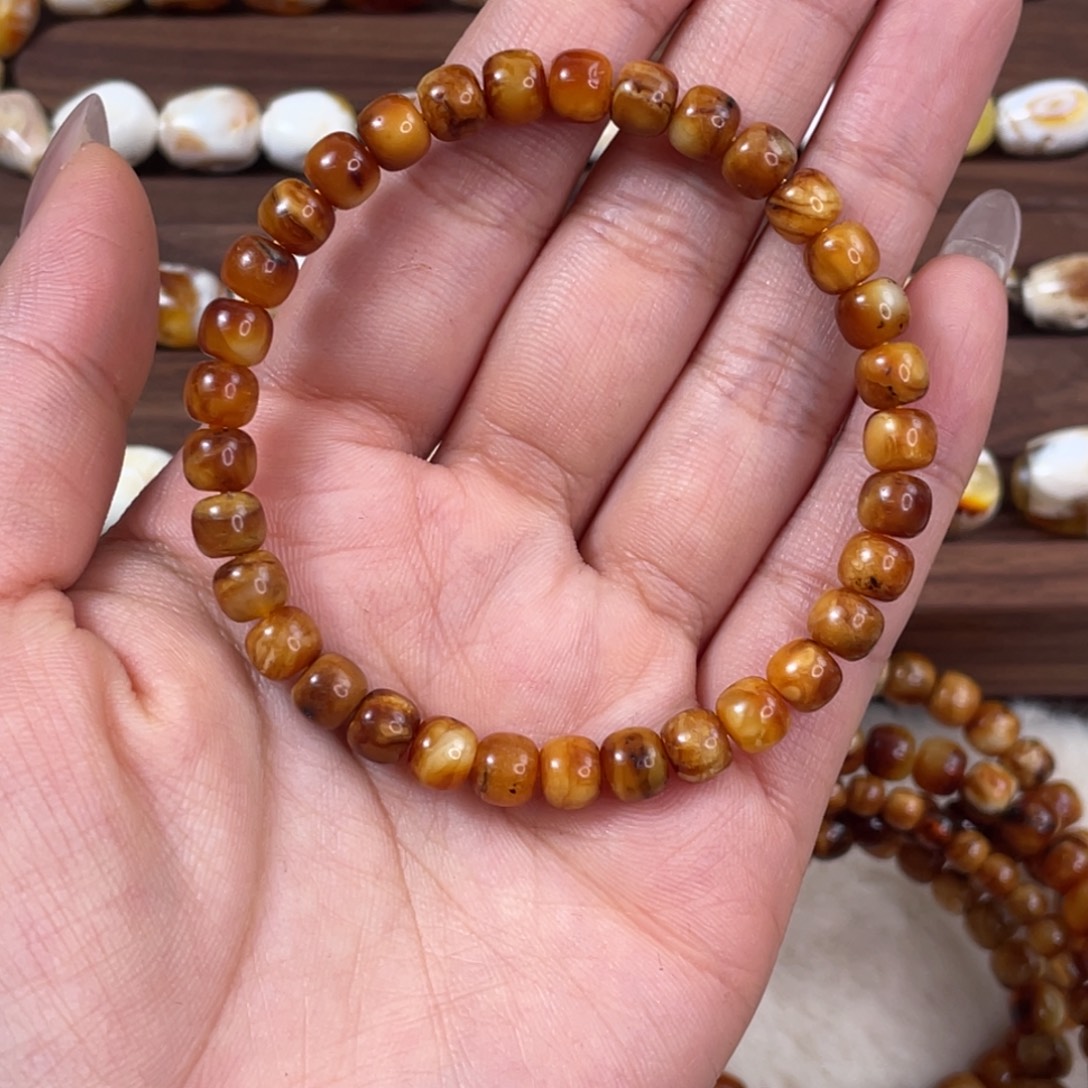 琥珀未镶嵌珠宝奇石琥珀蜜蜡微瑕6.5mm，17手围