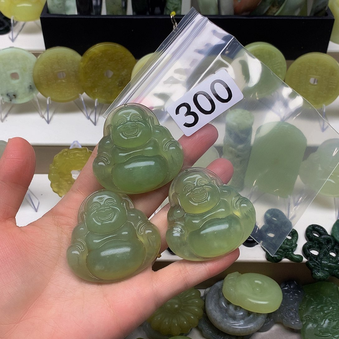 蛇纹石玉颈饰未镶嵌好***伴