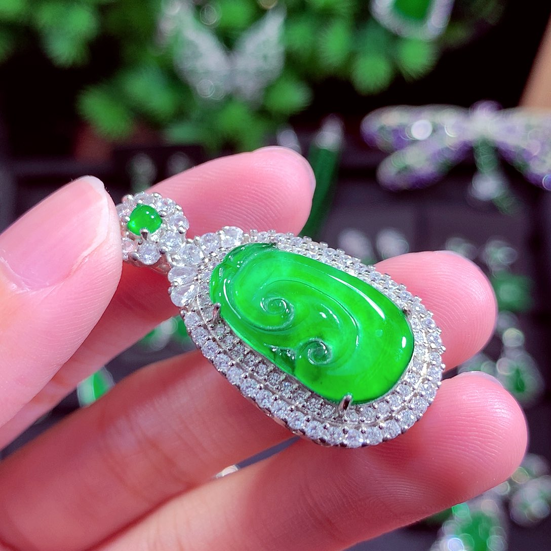 颈饰未镶嵌翡翠天然