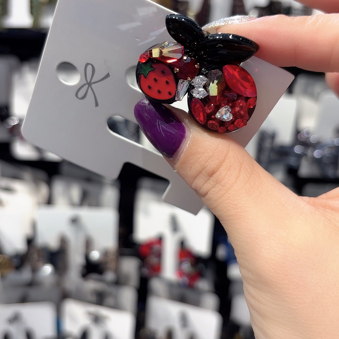 皮质铁合金樱桃草莓刘海夹一个