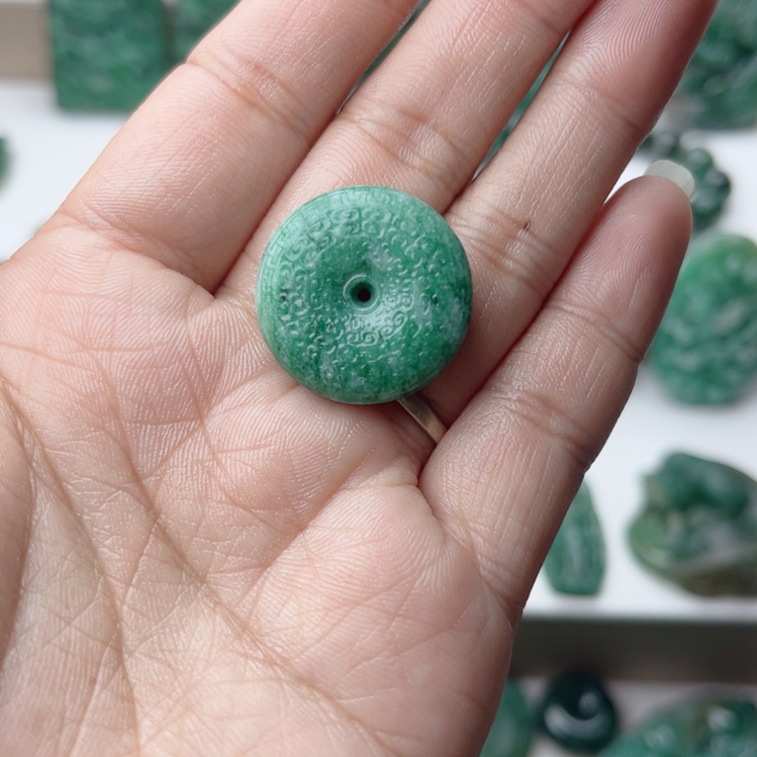 独山玉未镶嵌挂件