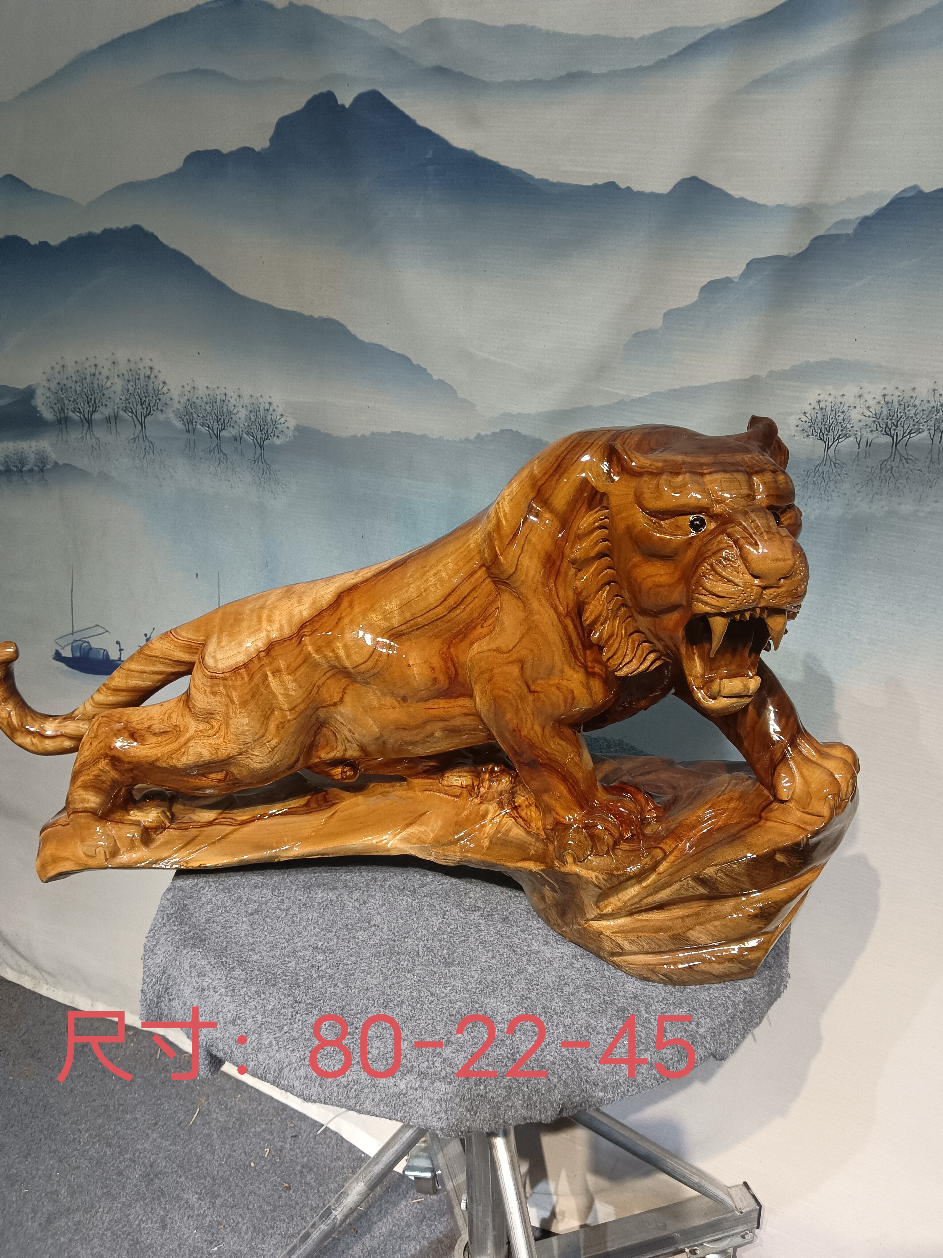 香樟木整体雕刻老虎办公家居摆件