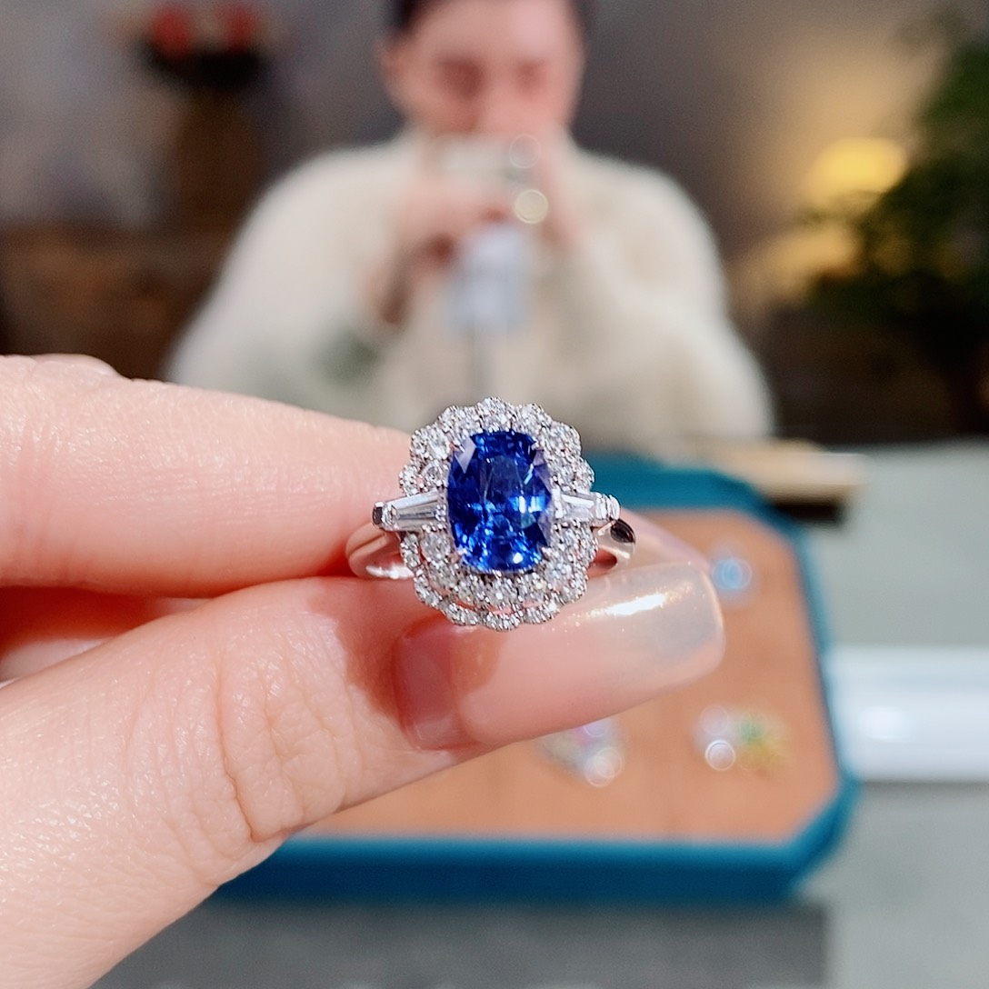 蓝宝石戒指18K金镶嵌2.48ct