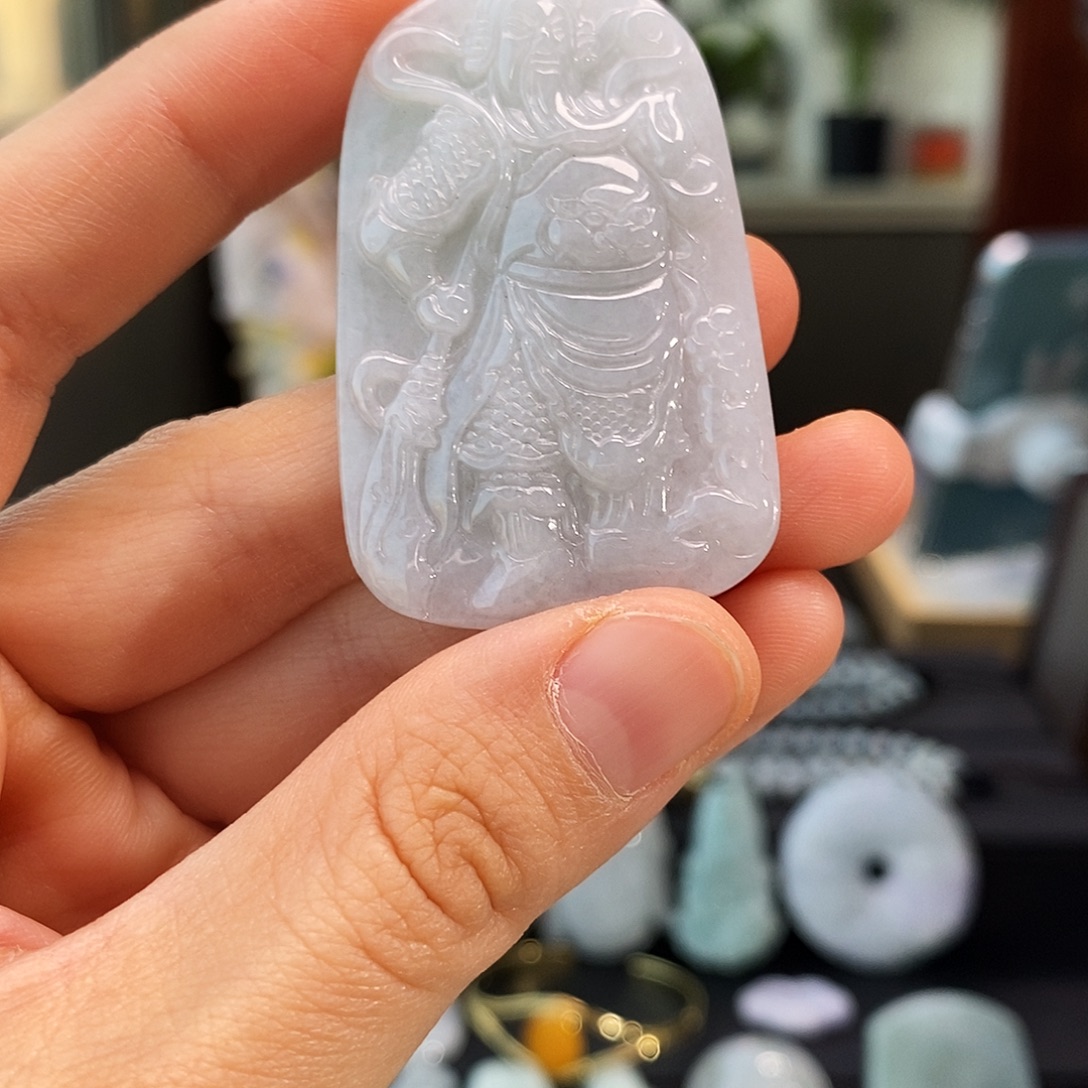 翡翠未镶嵌颈饰关公