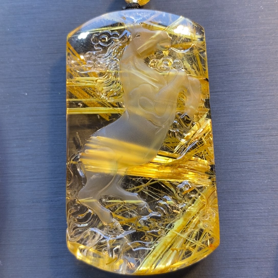 颈饰水晶未镶嵌钛晶花骏马吊坠