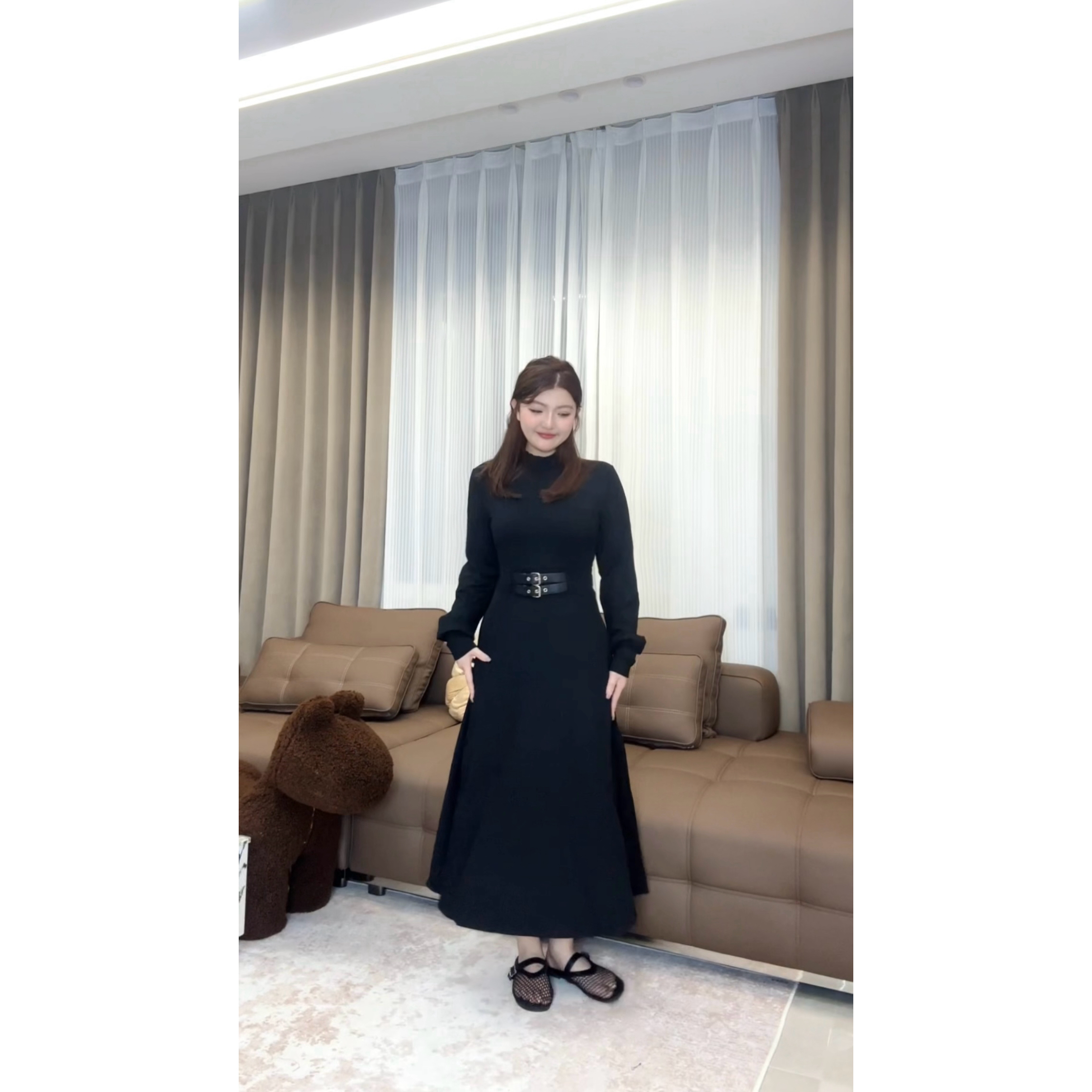 2025大码女装纯色高领小黑裙秋冬打底裙胖MM温柔收腰连衣裙女