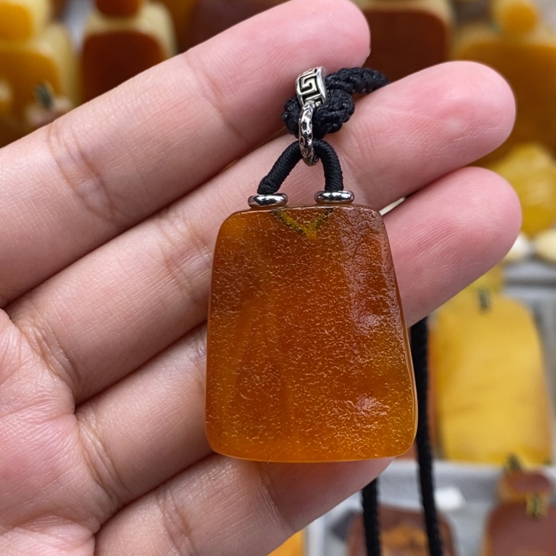 琥珀吊坠(赠链)未镶嵌