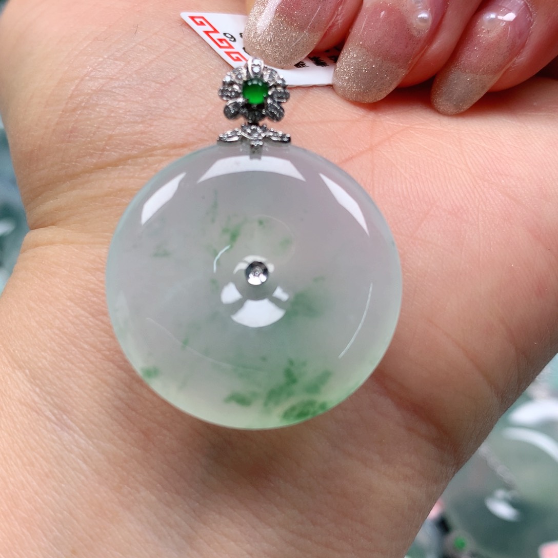 翡翠颈饰18K金镶嵌天然翡翠