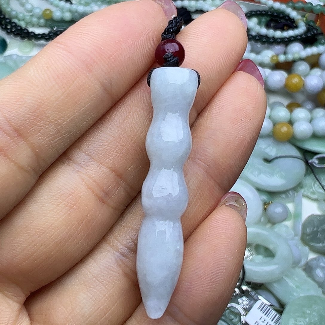 翡翠未镶嵌颈饰富贵