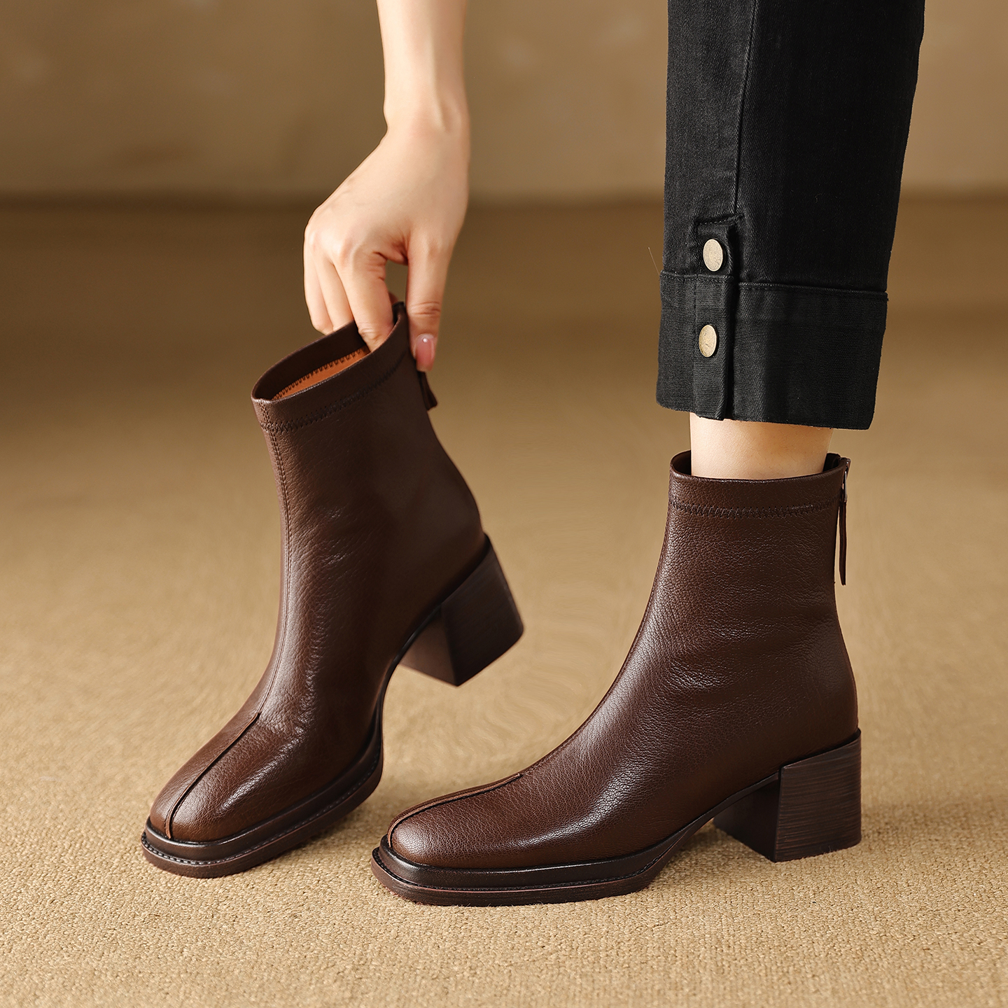 新款真皮短靴羊皮裸靴瘦瘦靴粗跟简约百搭女靴圆头时装靴827-1570