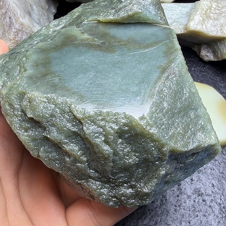 和田玉（糖玉）未镶嵌珠宝奇石