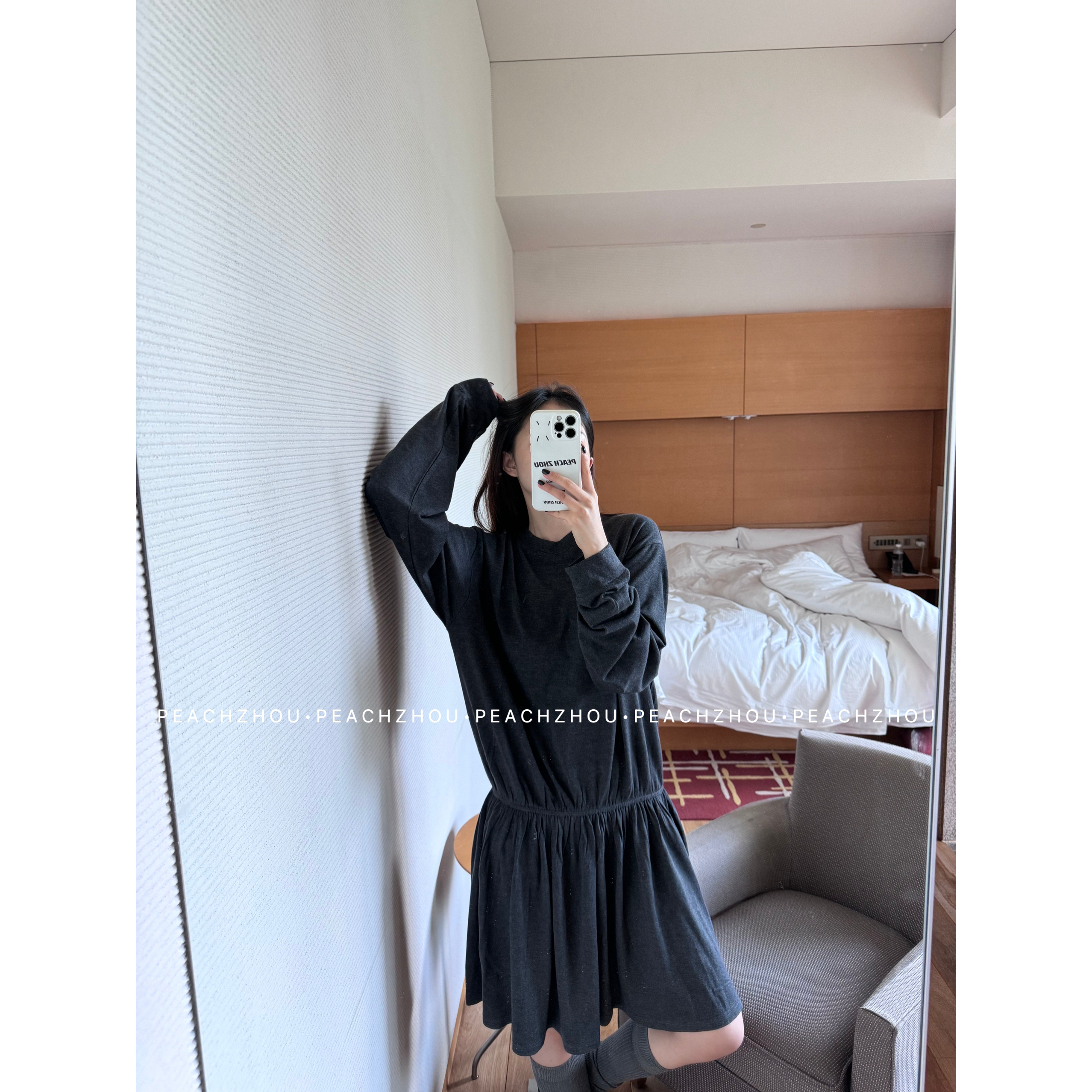 『PEACHZHOU』简约纯色宽松圆领长袖连衣裙休闲百搭慵懒A字松弛短裙