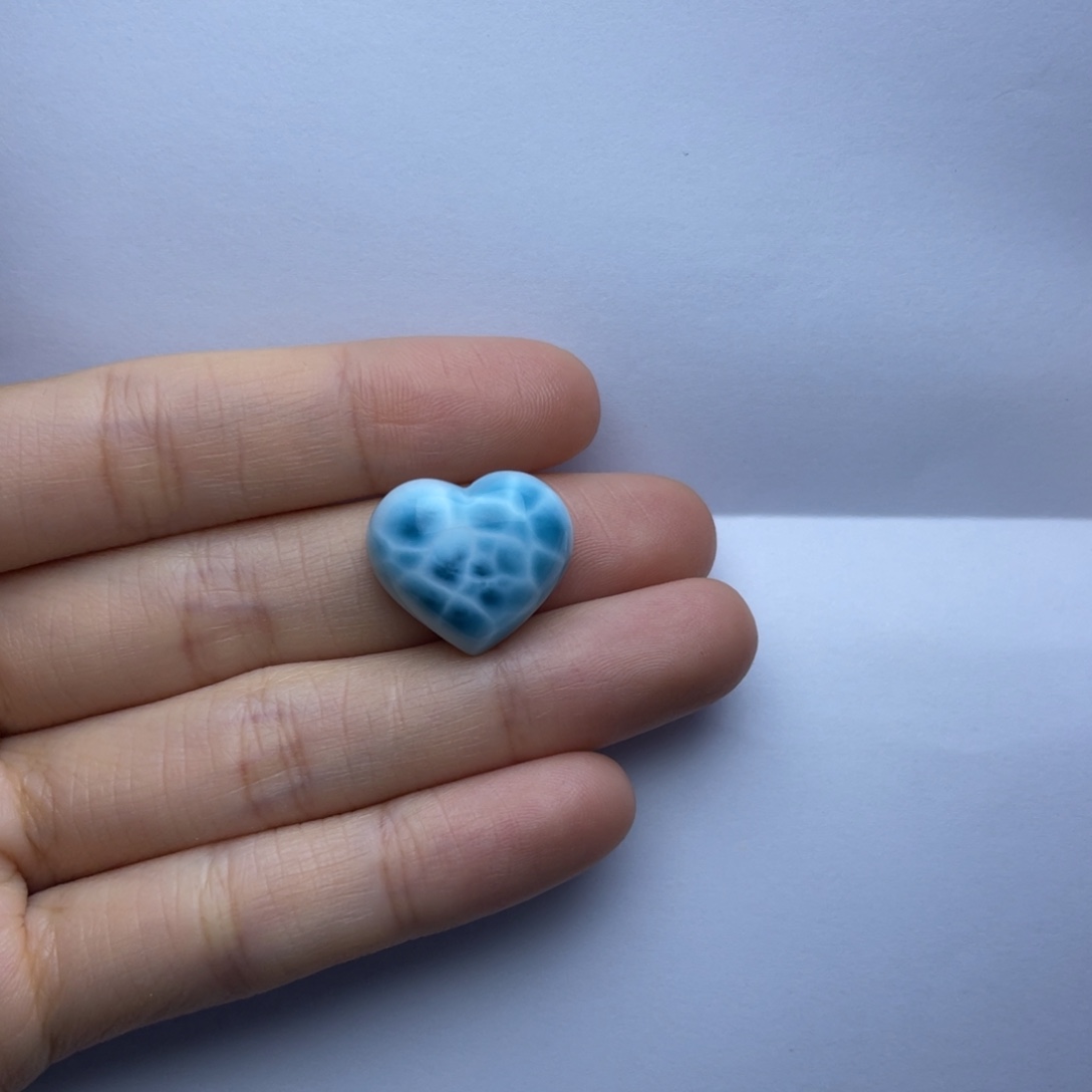 未镶嵌针钠钙石（海纹石）珠宝半成品