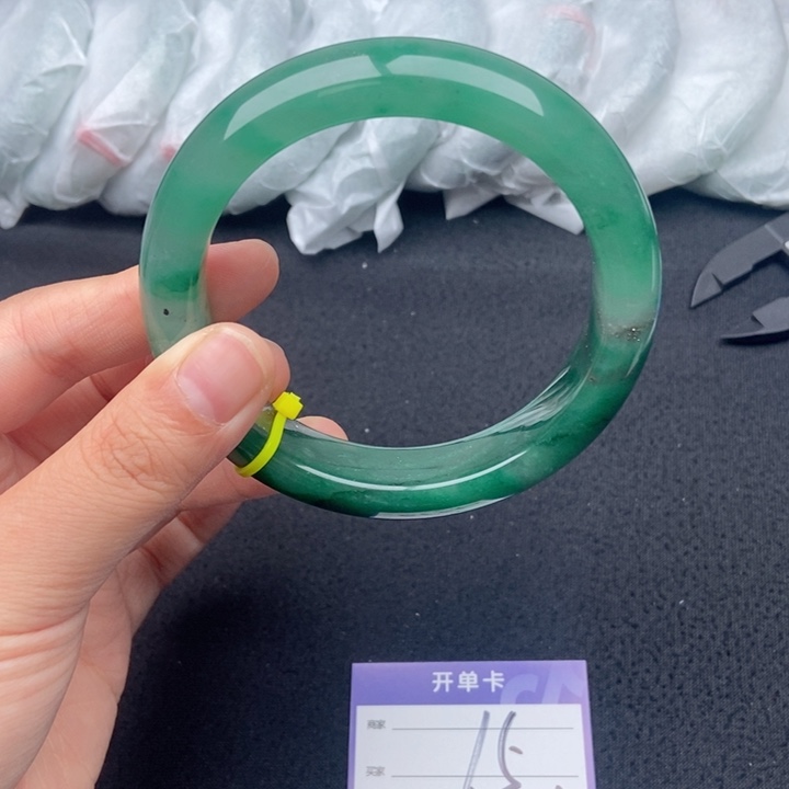 石英质玉（非洲翠）手镯未镶嵌15