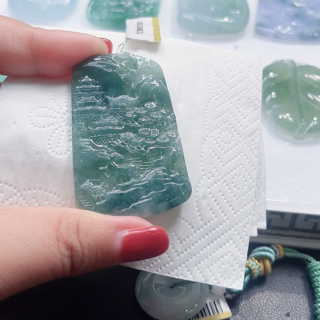 翡翠未镶嵌颈饰吊坠