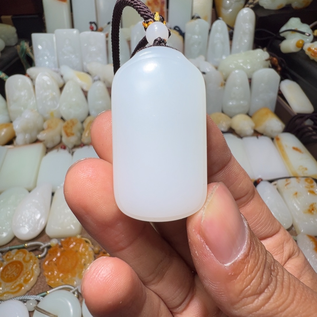 和田玉吊坠(不含链)未镶嵌利****术